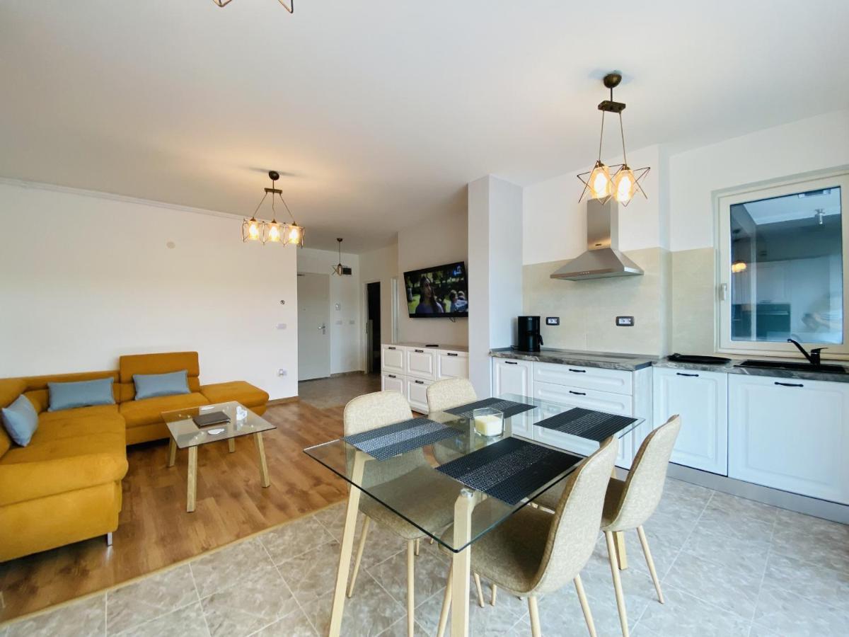 Deluxe Apartment With Balcony And Private Parking In Colvmna Residence Cluj-Napoca Extérieur photo