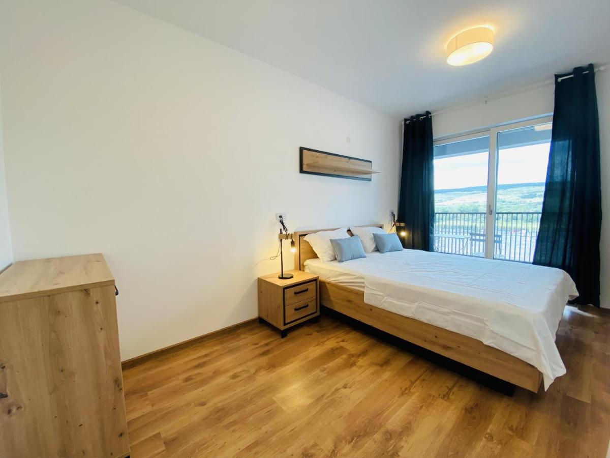 Deluxe Apartment With Balcony And Private Parking In Colvmna Residence Cluj-Napoca Extérieur photo