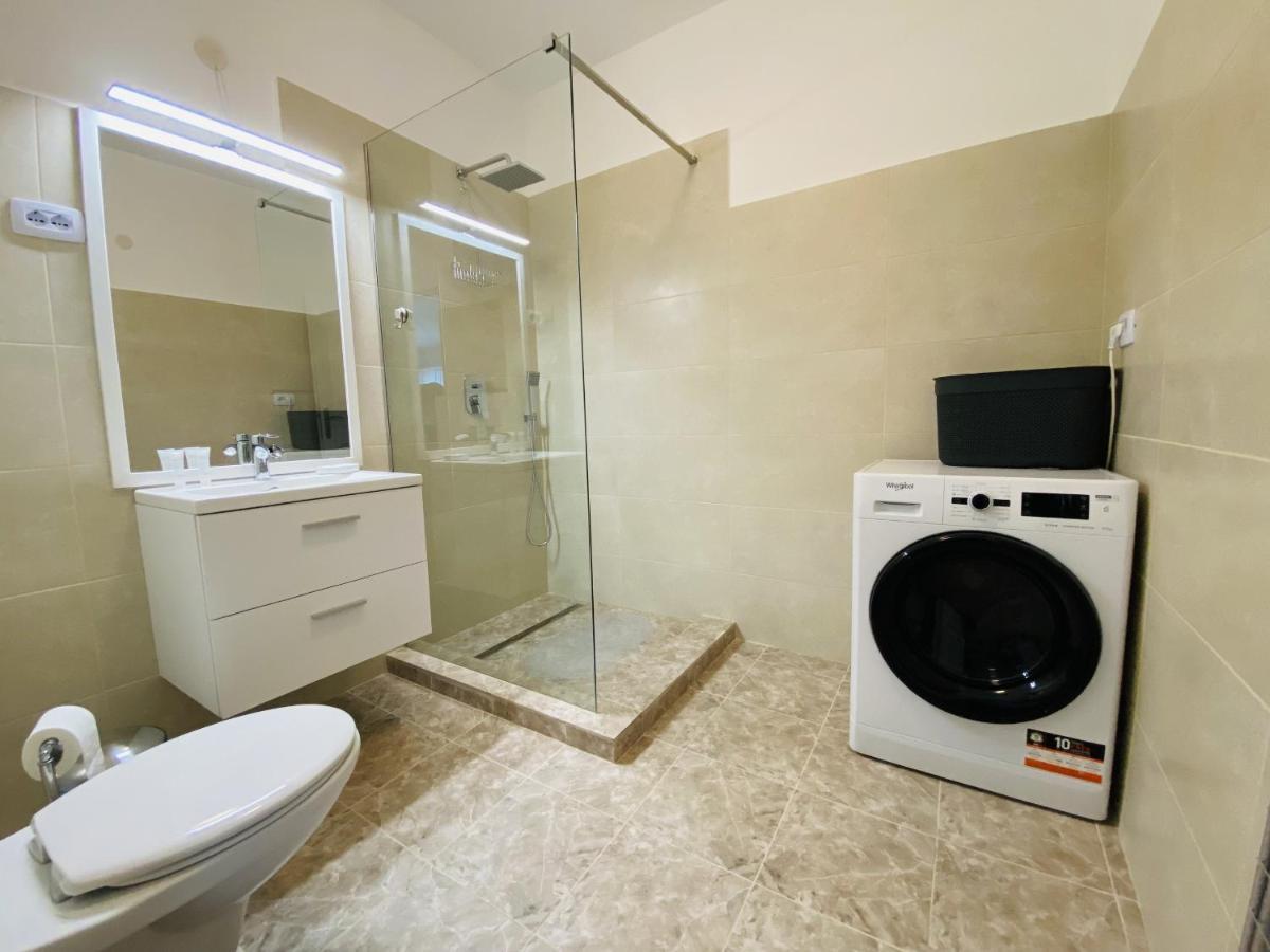 Deluxe Apartment With Balcony And Private Parking In Colvmna Residence Cluj-Napoca Extérieur photo