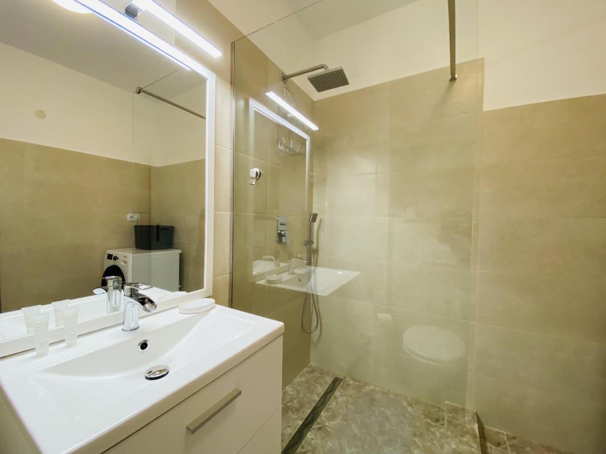 Deluxe Apartment With Balcony And Private Parking In Colvmna Residence Cluj-Napoca Extérieur photo