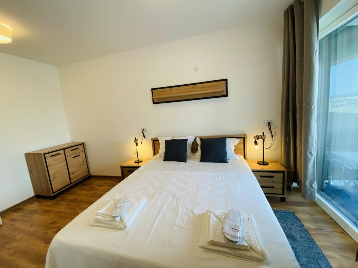 Deluxe Apartment With Balcony And Private Parking In Colvmna Residence Cluj-Napoca Extérieur photo