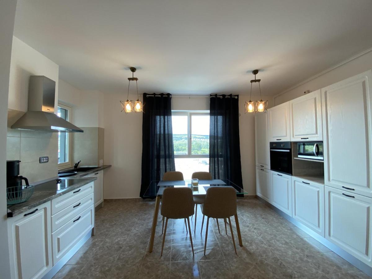 Deluxe Apartment With Balcony And Private Parking In Colvmna Residence Cluj-Napoca Extérieur photo